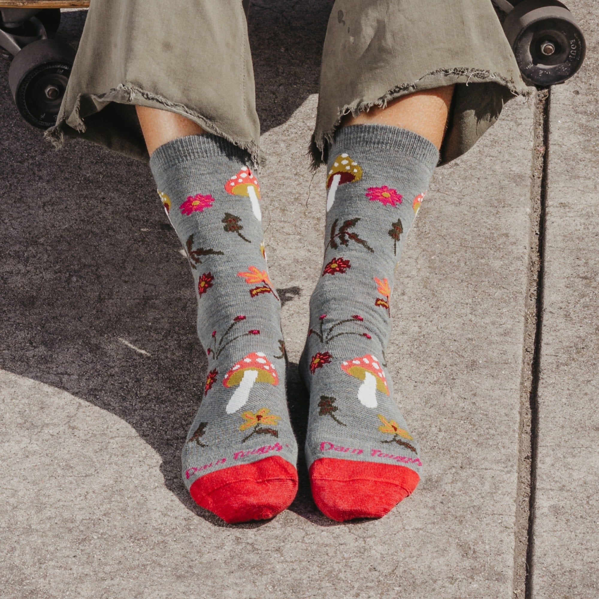 Women's Shroom Bloom Crew Lightweight Lifestyle Socks - Image 4