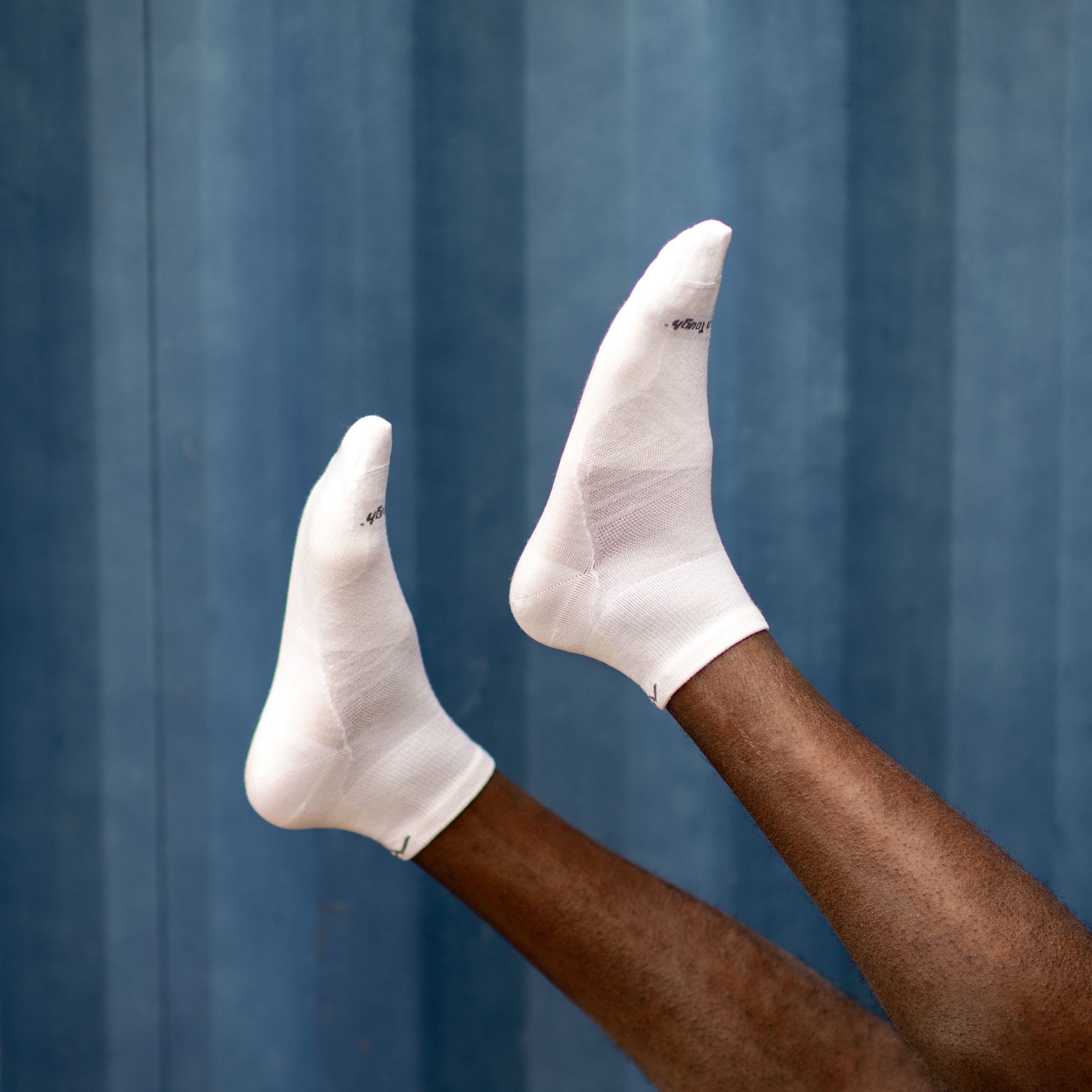 Men's Coolmax® Run Quarter Ultra-Lightweight Running Socks - Image 2